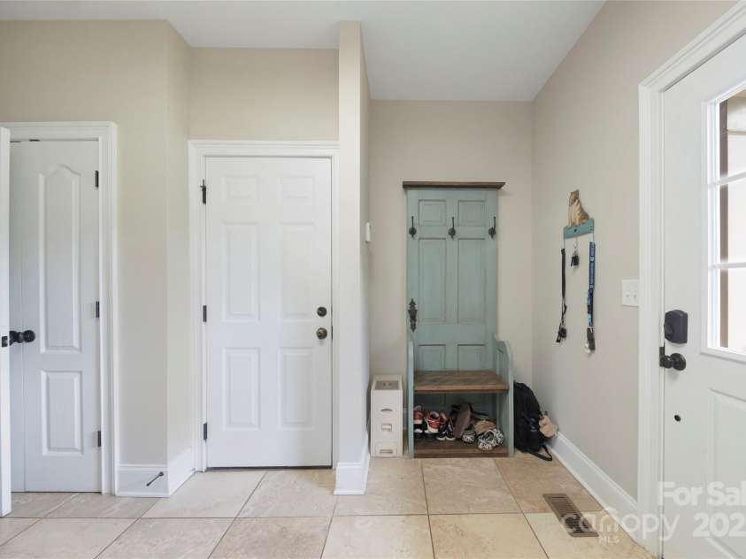 101 Stonehurst Lane, Waxhaw, NC 28173.  MLS# CAR4249062, YatesRealty ID 15608. Mudroom
