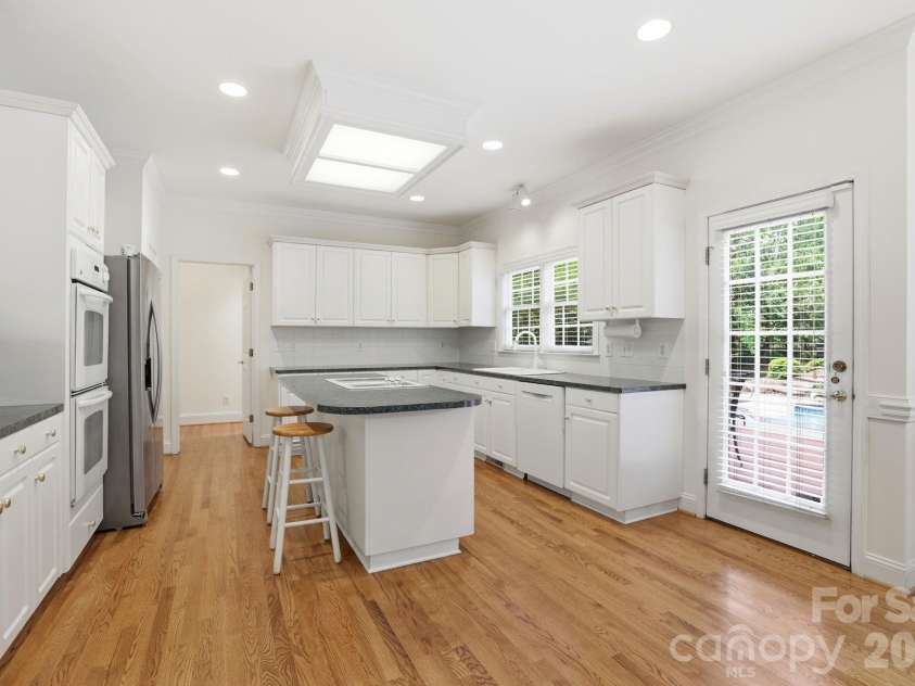 5510 Providence Glen Road, Charlotte, NC 28270.  MLS# CAR4371962, YatesRealty ID 15608. 