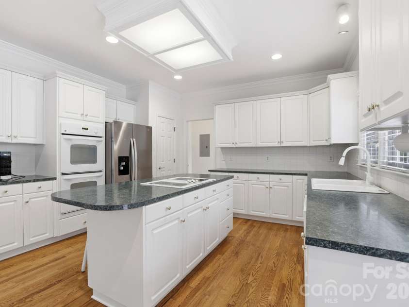 5510 Providence Glen Road, Charlotte, NC 28270.  MLS# CAR4371962, YatesRealty ID 15608. 