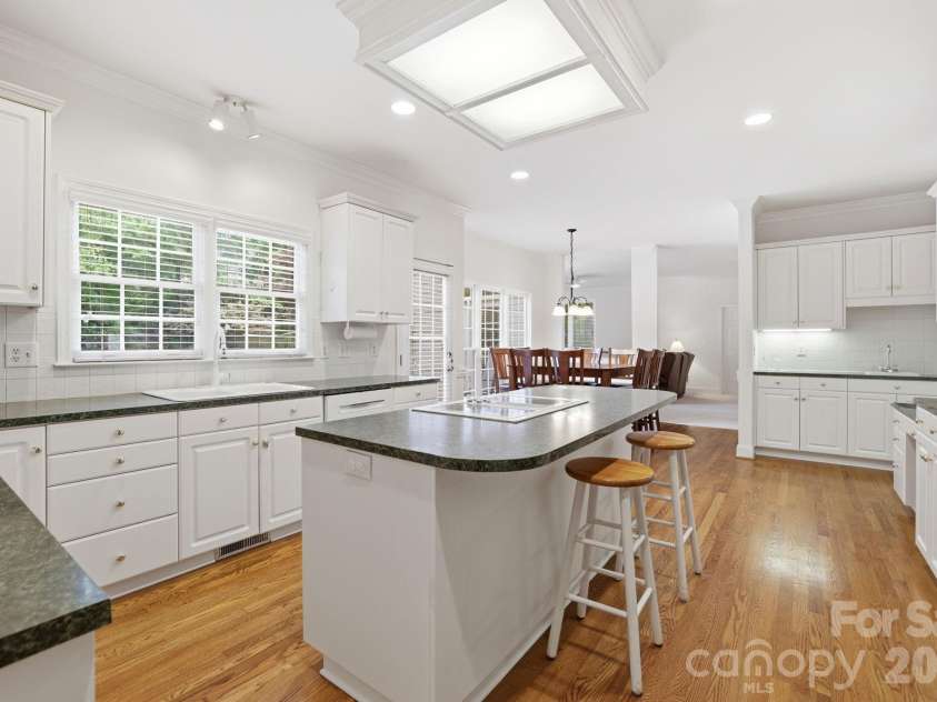 5510 Providence Glen Road, Charlotte, NC 28270.  MLS# CAR4371962, YatesRealty ID 15608. 