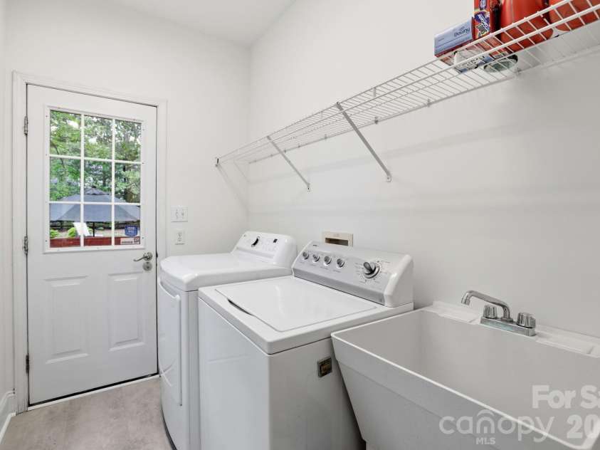 5510 Providence Glen Road, Charlotte, NC 28270.  MLS# CAR4371962, YatesRealty ID 15608. 