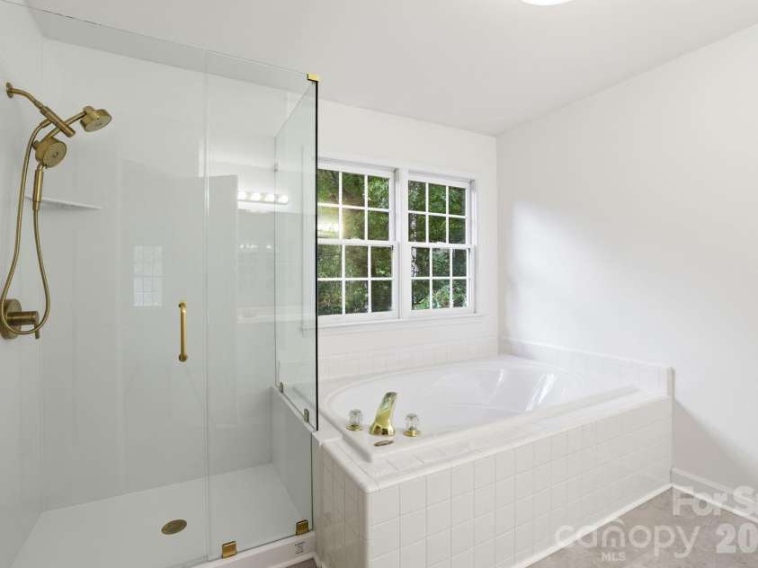 5510 Providence Glen Road, Charlotte, NC 28270.  MLS# CAR4371962, YatesRealty ID 15608. 