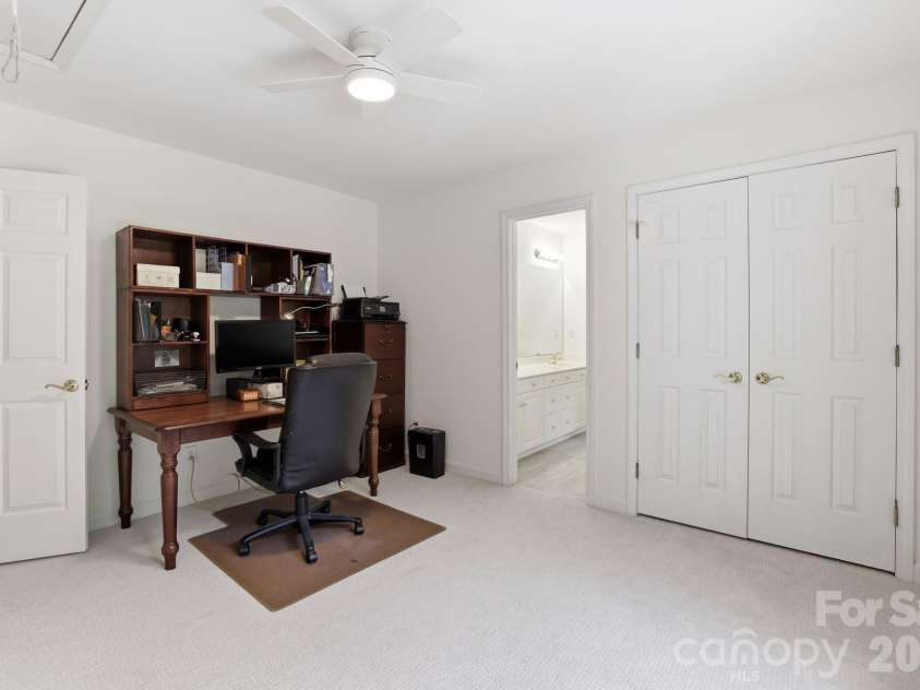 5510 Providence Glen Road, Charlotte, NC 28270.  MLS# CAR4371962, YatesRealty ID 15608. 