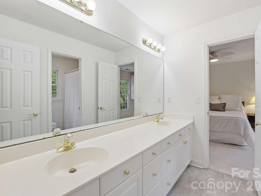 5510 Providence Glen Road, Charlotte, NC 28270.  MLS# CAR4371962, YatesRealty ID 15608. 