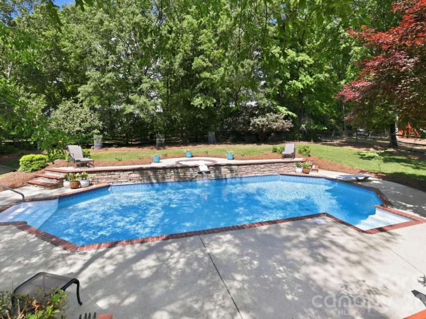 5510 Providence Glen Road, Charlotte, NC 28270.  MLS# CAR4371962, YatesRealty ID 15608. 