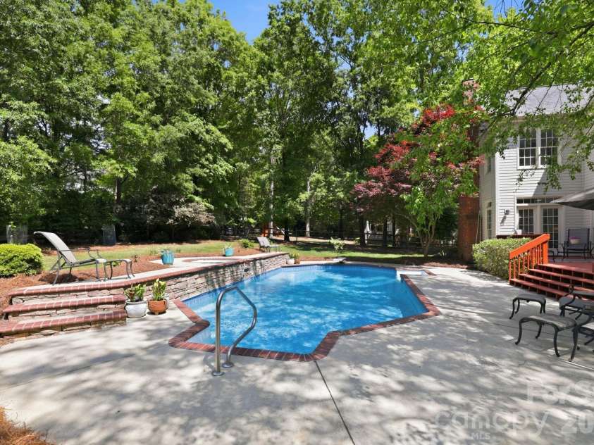 5510 Providence Glen Road, Charlotte, NC 28270.  MLS# CAR4371962, YatesRealty ID 15608. 