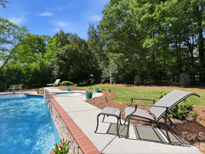 5510 Providence Glen Road, Charlotte, NC 28270.  MLS# CAR4371962, YatesRealty ID 15608. 