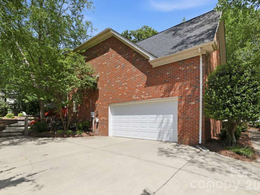 5510 Providence Glen Road, Charlotte, NC 28270.  MLS# CAR4371962, YatesRealty ID 15608. 