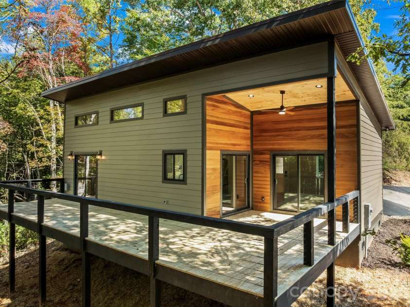 71 Mountain Trace Point, Bryson City, NC 28713.  MLS# CAR4310534, YatesRealty ID 15609. 