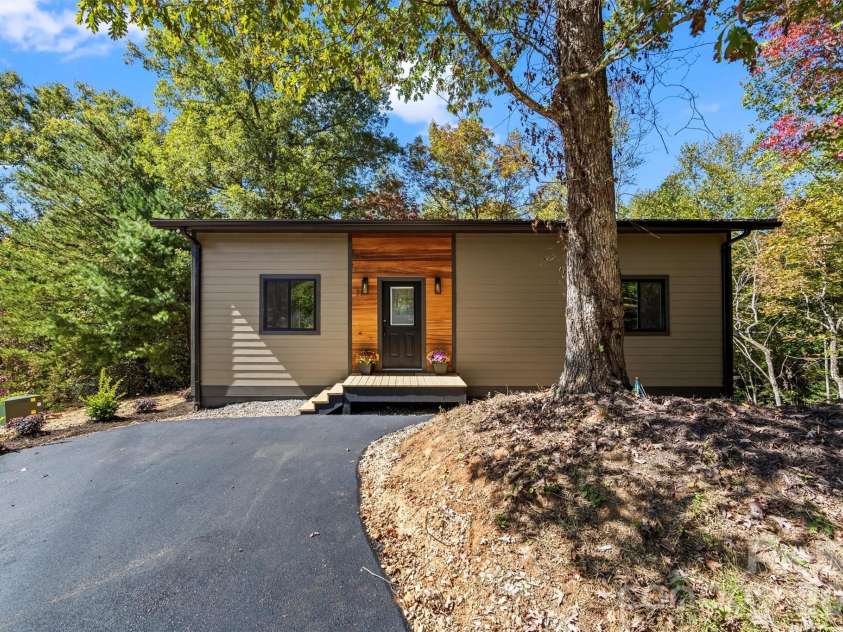71 Mountain Trace Point, Bryson City, NC 28713.  MLS# CAR4310534, YatesRealty ID 15609. 