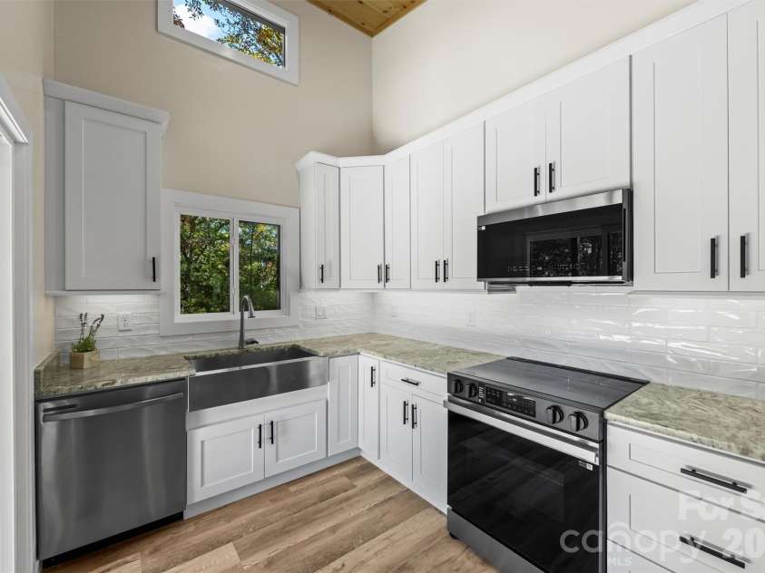 71 Mountain Trace Point, Bryson City, NC 28713.  MLS# CAR4310534, YatesRealty ID 15609. 
