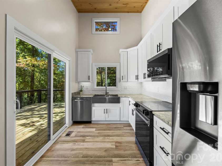 71 Mountain Trace Point, Bryson City, NC 28713.  MLS# CAR4310534, YatesRealty ID 15609. 