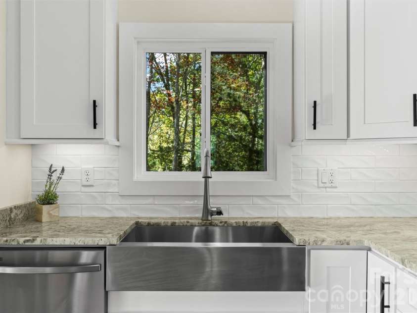 71 Mountain Trace Point, Bryson City, NC 28713.  MLS# CAR4310534, YatesRealty ID 15609. 