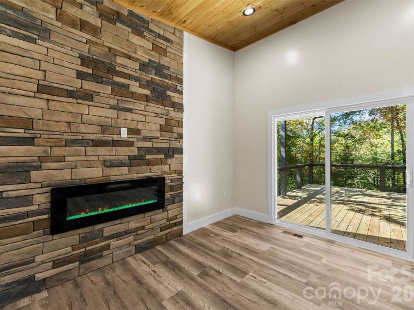 71 Mountain Trace Point, Bryson City, NC 28713.  MLS# CAR4310534, YatesRealty ID 15609. 