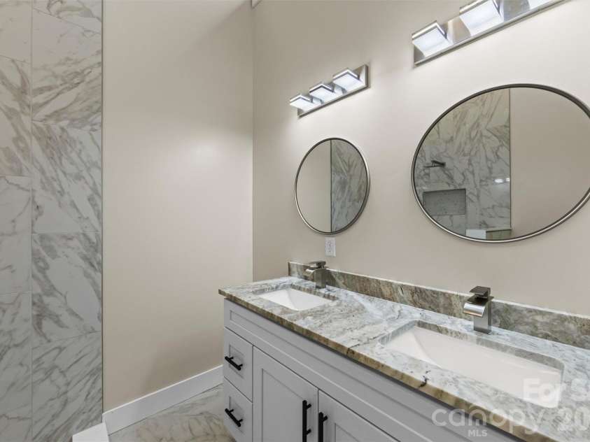 71 Mountain Trace Point, Bryson City, NC 28713.  MLS# CAR4310534, YatesRealty ID 15609. 
