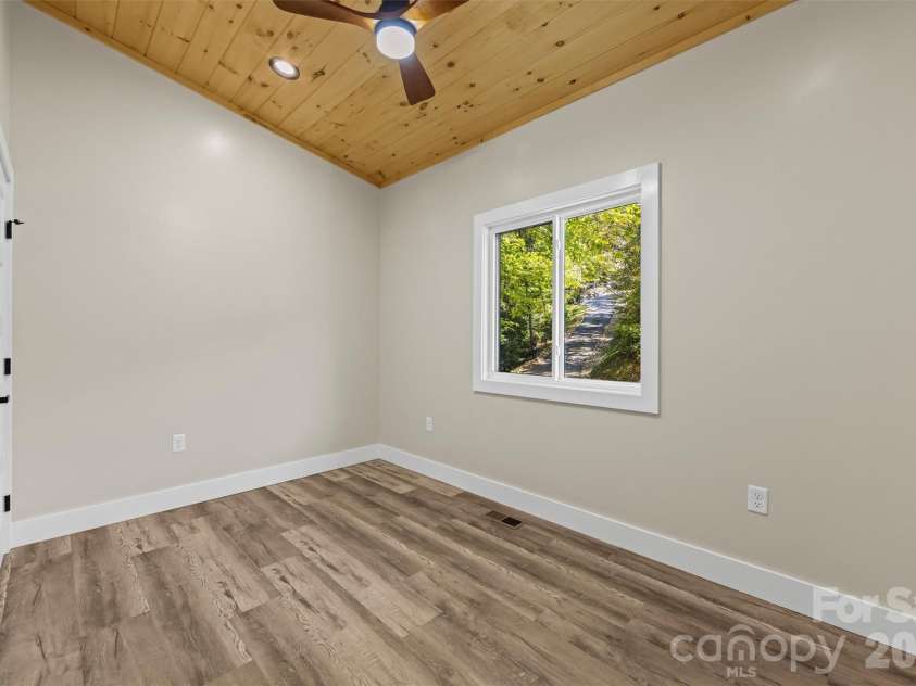 71 Mountain Trace Point, Bryson City, NC 28713.  MLS# CAR4310534, YatesRealty ID 15609. 
