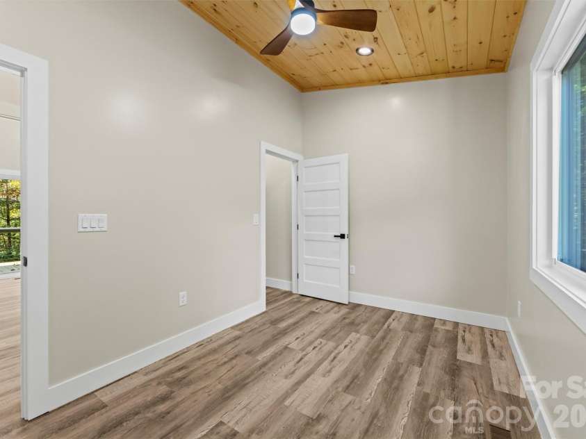 71 Mountain Trace Point, Bryson City, NC 28713.  MLS# CAR4310534, YatesRealty ID 15609. 