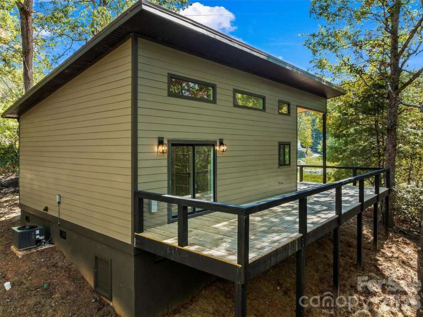 71 Mountain Trace Point, Bryson City, NC 28713.  MLS# CAR4310534, YatesRealty ID 15609. 