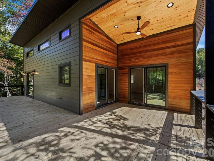 71 Mountain Trace Point, Bryson City, NC 28713.  MLS# CAR4310534, YatesRealty ID 15609. 