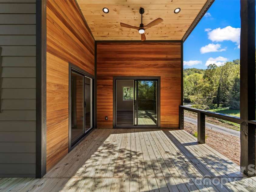 71 Mountain Trace Point, Bryson City, NC 28713.  MLS# CAR4310534, YatesRealty ID 15609. 