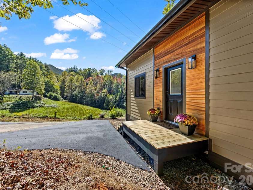 71 Mountain Trace Point, Bryson City, NC 28713.  MLS# CAR4310534, YatesRealty ID 15609. 
