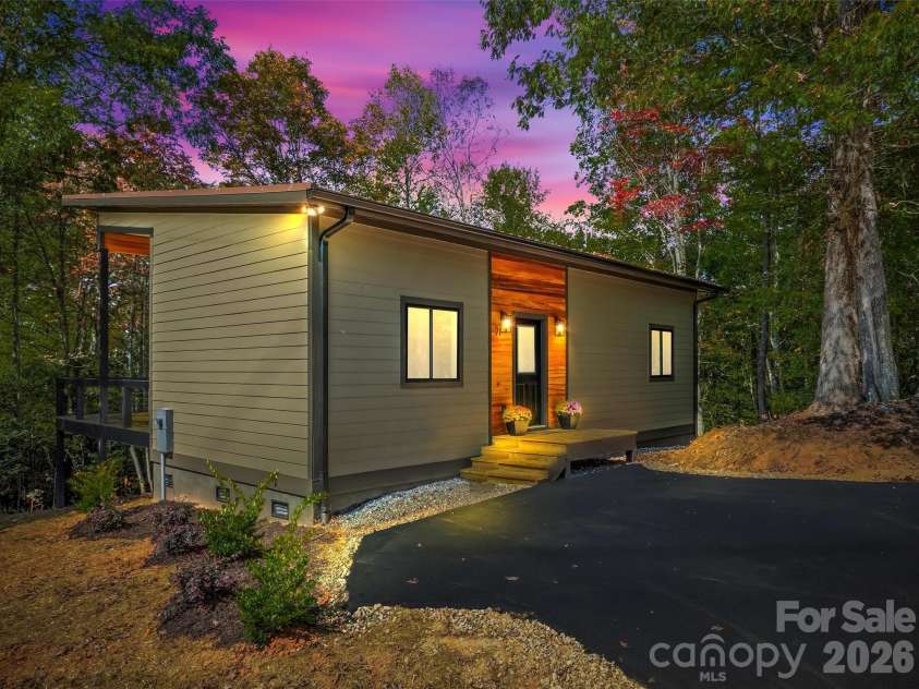 71 Mountain Trace Point, Bryson City, NC 28713.  MLS# CAR4310534, YatesRealty ID 15609. 