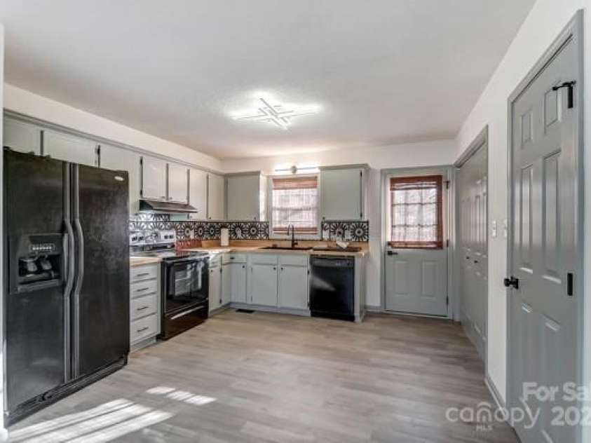 776 Washington Lane, Kannapolis, NC 28083.  MLS# CAR4218961, YatesRealty ID 1561. 