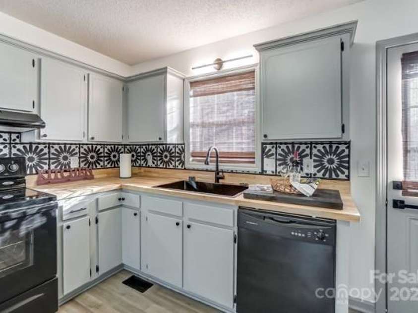 776 Washington Lane, Kannapolis, NC 28083.  MLS# CAR4218961, YatesRealty ID 1561. 