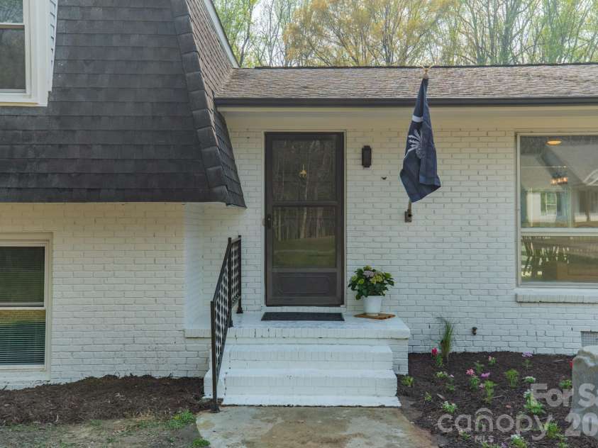 2023 Briarwood Circle, Fort Mill, SC 29715.  MLS# CAR4361008, YatesRealty ID 15610. 