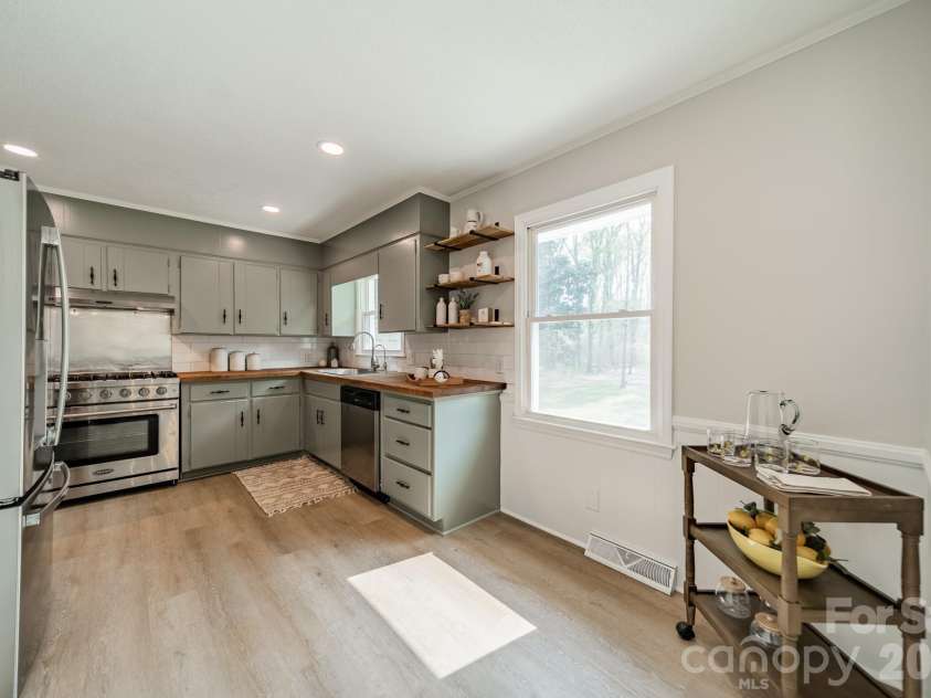 2023 Briarwood Circle, Fort Mill, SC 29715.  MLS# CAR4361008, YatesRealty ID 15610. 