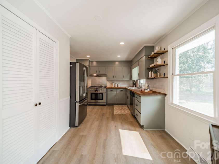 2023 Briarwood Circle, Fort Mill, SC 29715.  MLS# CAR4361008, YatesRealty ID 15610. 