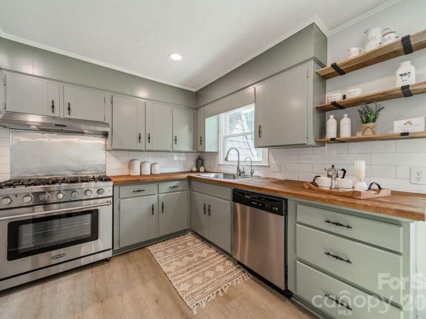 2023 Briarwood Circle, Fort Mill, SC 29715.  MLS# CAR4361008, YatesRealty ID 15610. 