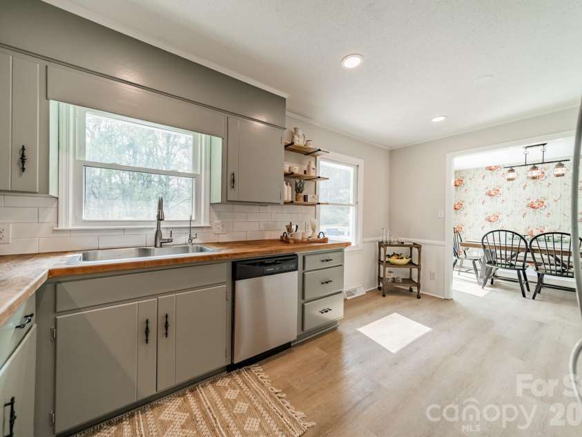 2023 Briarwood Circle, Fort Mill, SC 29715.  MLS# CAR4361008, YatesRealty ID 15610. 