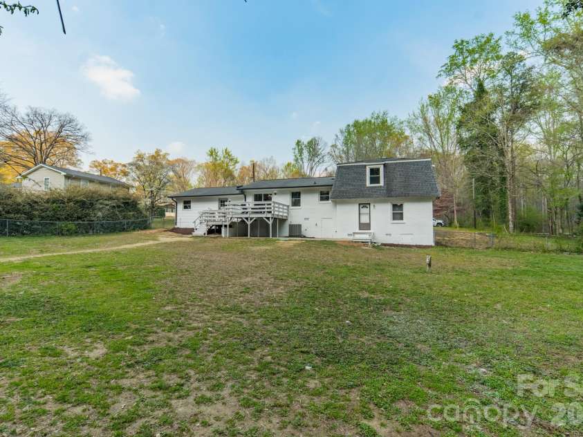 2023 Briarwood Circle, Fort Mill, SC 29715.  MLS# CAR4361008, YatesRealty ID 15610. 