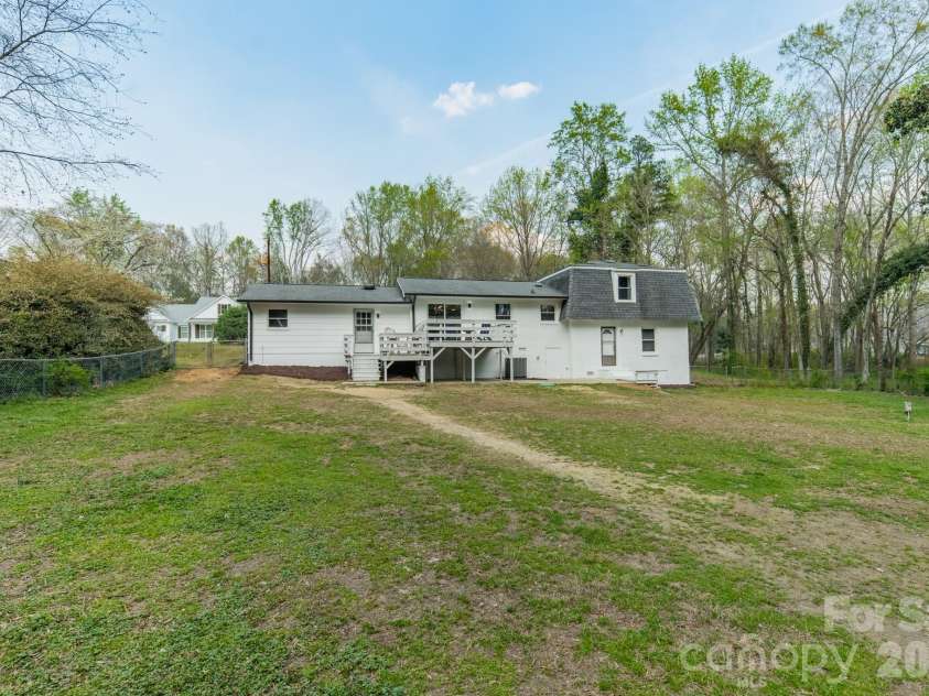 2023 Briarwood Circle, Fort Mill, SC 29715.  MLS# CAR4361008, YatesRealty ID 15610. 