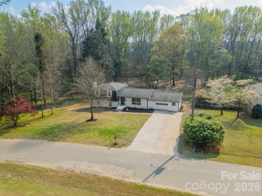 2023 Briarwood Circle, Fort Mill, SC 29715.  MLS# CAR4361008, YatesRealty ID 15610. 