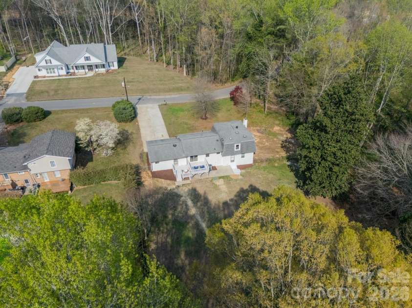 2023 Briarwood Circle, Fort Mill, SC 29715.  MLS# CAR4361008, YatesRealty ID 15610. 