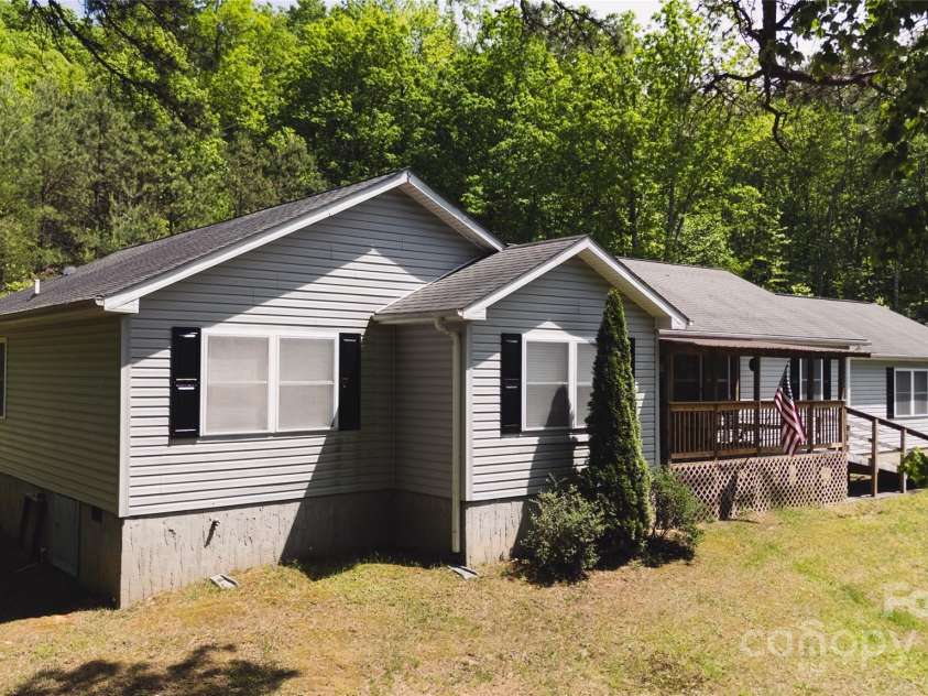 25 Uplands Road, Brevard, NC 28712.  MLS# CAR4219981, YatesRealty ID 15610. 