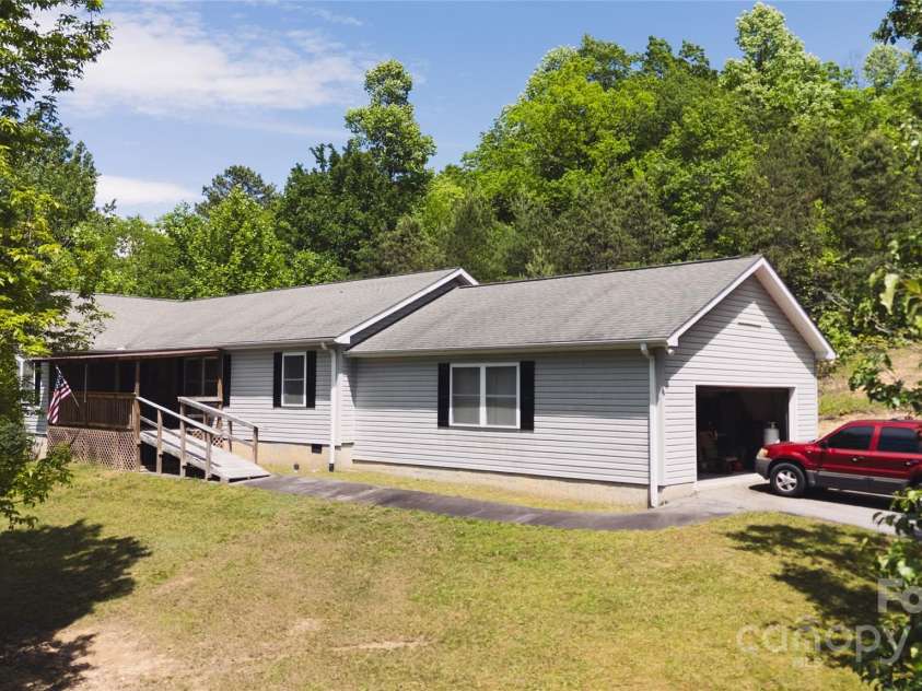 25 Uplands Road, Brevard, NC 28712.  MLS# CAR4219981, YatesRealty ID 15610. 