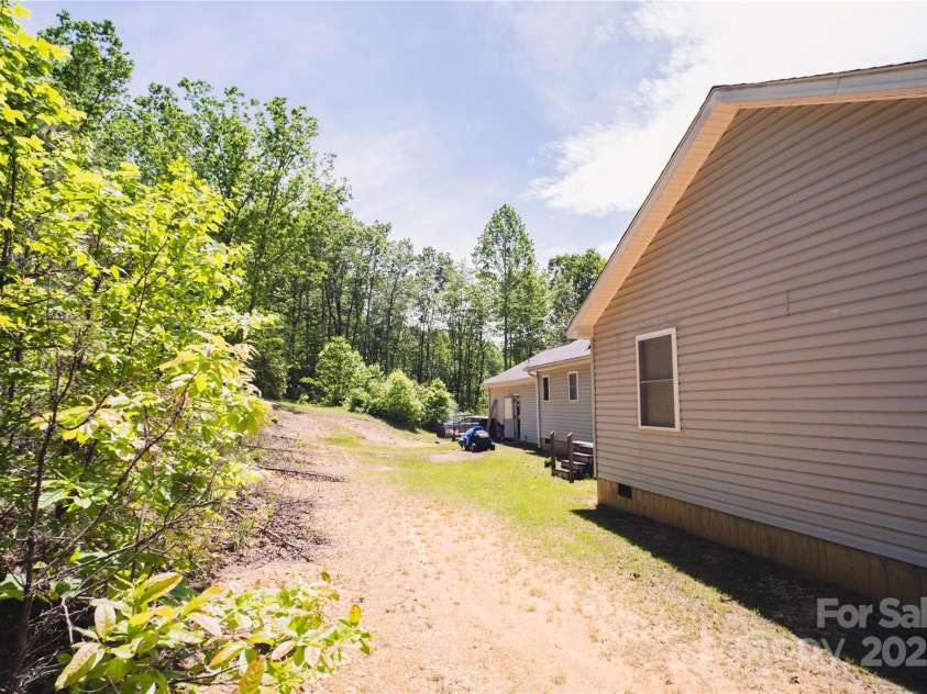 25 Uplands Road, Brevard, NC 28712.  MLS# CAR4219981, YatesRealty ID 15610. 