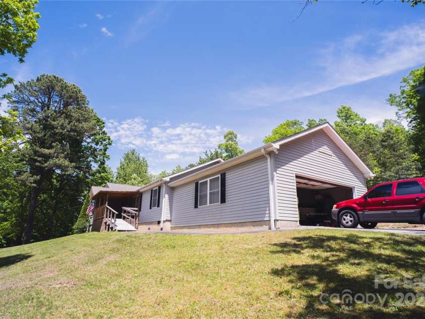 25 Uplands Road, Brevard, NC 28712.  MLS# CAR4219981, YatesRealty ID 15610. 