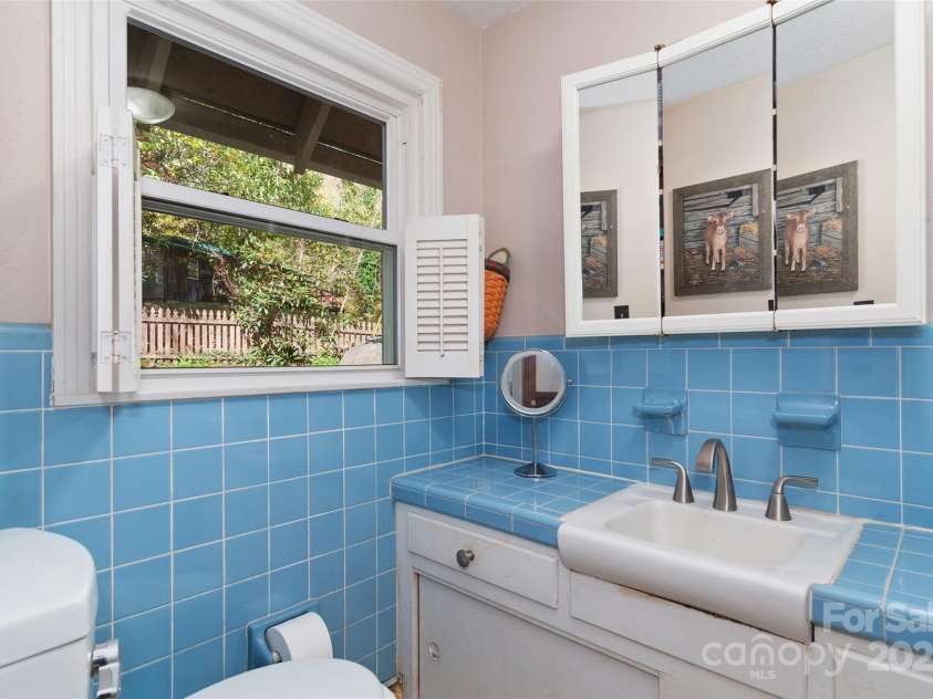 1233 Fie Top Road, Maggie Valley, NC 28751.  MLS# CAR4191937, YatesRealty ID 15611. 