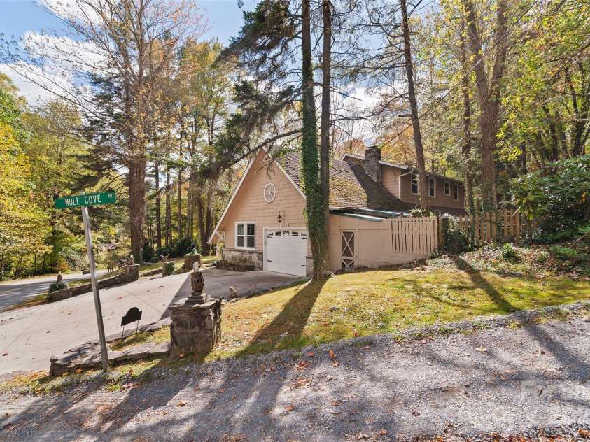 1233 Fie Top Road, Maggie Valley, NC 28751.  MLS# CAR4191937, YatesRealty ID 15611. 