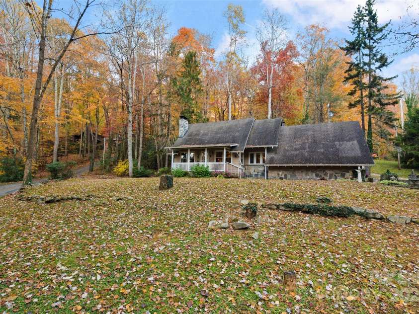 1233 Fie Top Road, Maggie Valley, NC 28751.  MLS# CAR4191937, YatesRealty ID 15611. 