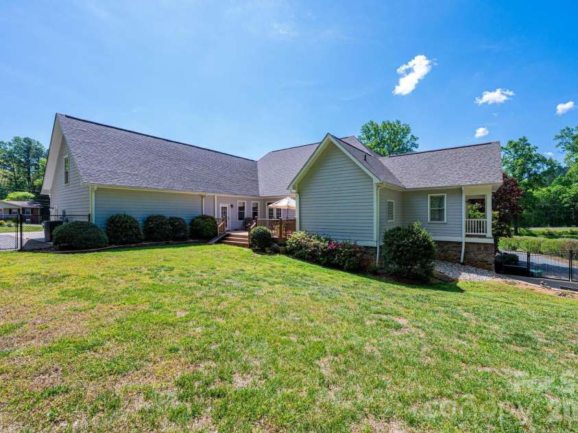 3085 James Street, Catawba, NC 28609.  MLS# CAR4364096, YatesRealty ID 15612. 