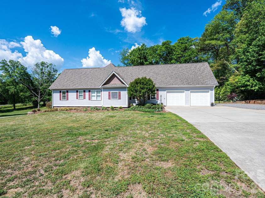 3085 James Street, Catawba, NC 28609.  MLS# CAR4364096, YatesRealty ID 15612. 