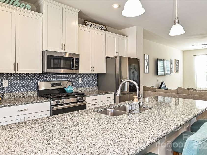 11741 Blessington Road, Huntersville, NC 28078.  MLS# CAR4252837, YatesRealty ID 15613. Kitchen