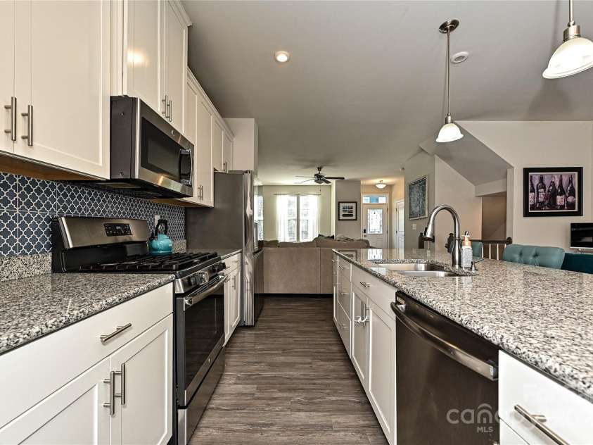 11741 Blessington Road, Huntersville, NC 28078.  MLS# CAR4252837, YatesRealty ID 15613. Kitchen