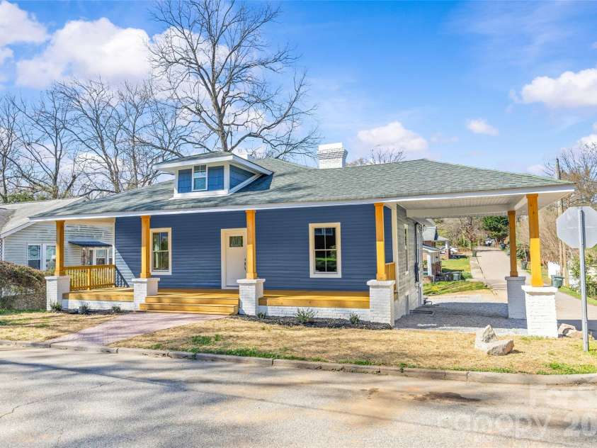 109 College Street, Monroe, NC 28112.  MLS# CAR4356719, YatesRealty ID 15615. 