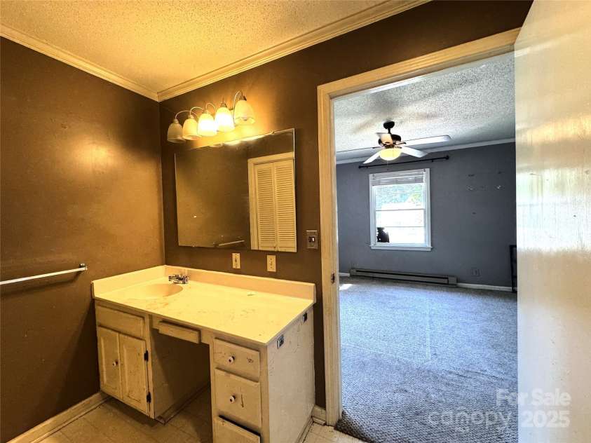 616 Oakwood Avenue, Albemarle, NC 28001.  MLS# CAR4259660, YatesRealty ID 15616. 